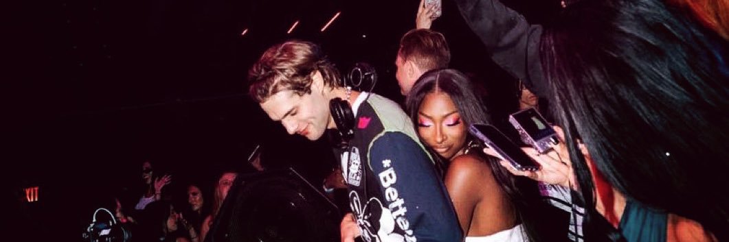 ☆ 🦌🍸🪽🦋 ☆'s banner