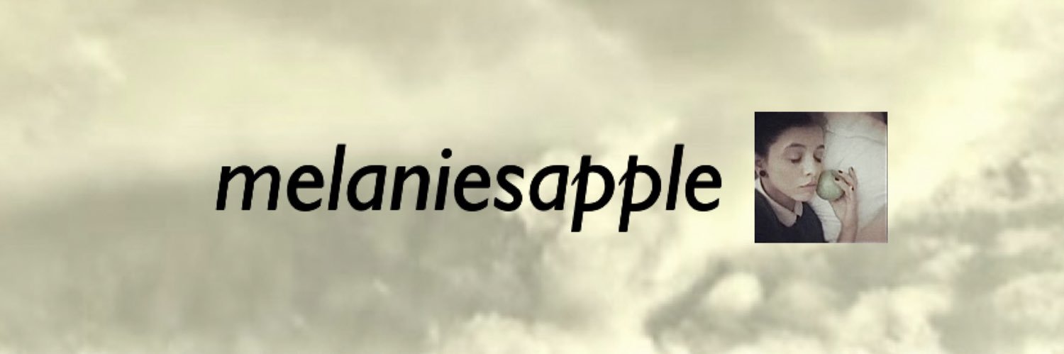 melanie's apple 🤍's banner