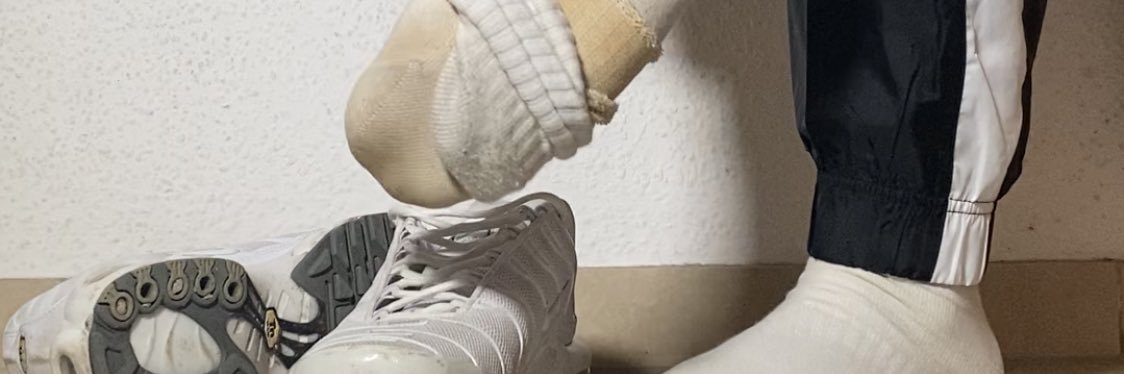 nikesocks.dude (4.5k)'s banner