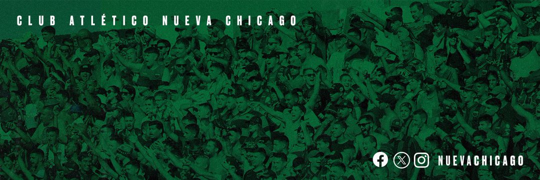 Nueva Chicago's banner