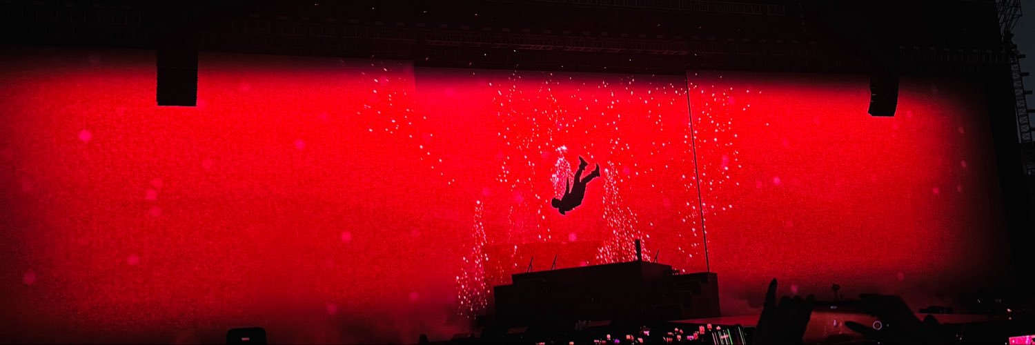 van ⁶⟡'s banner