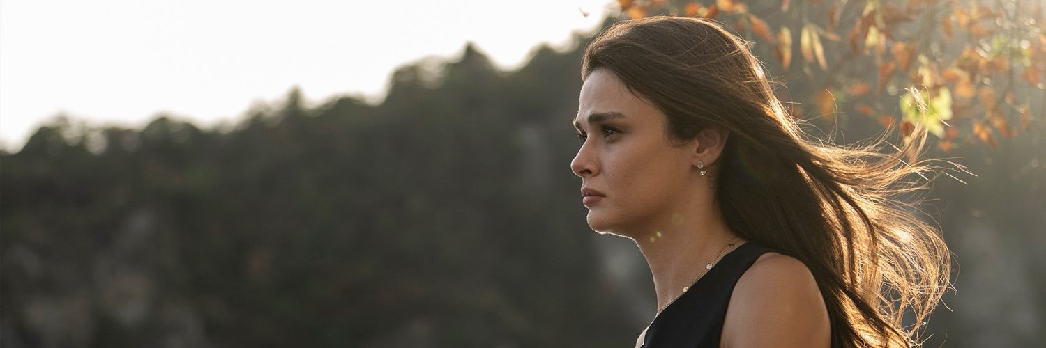ᴇ's banner