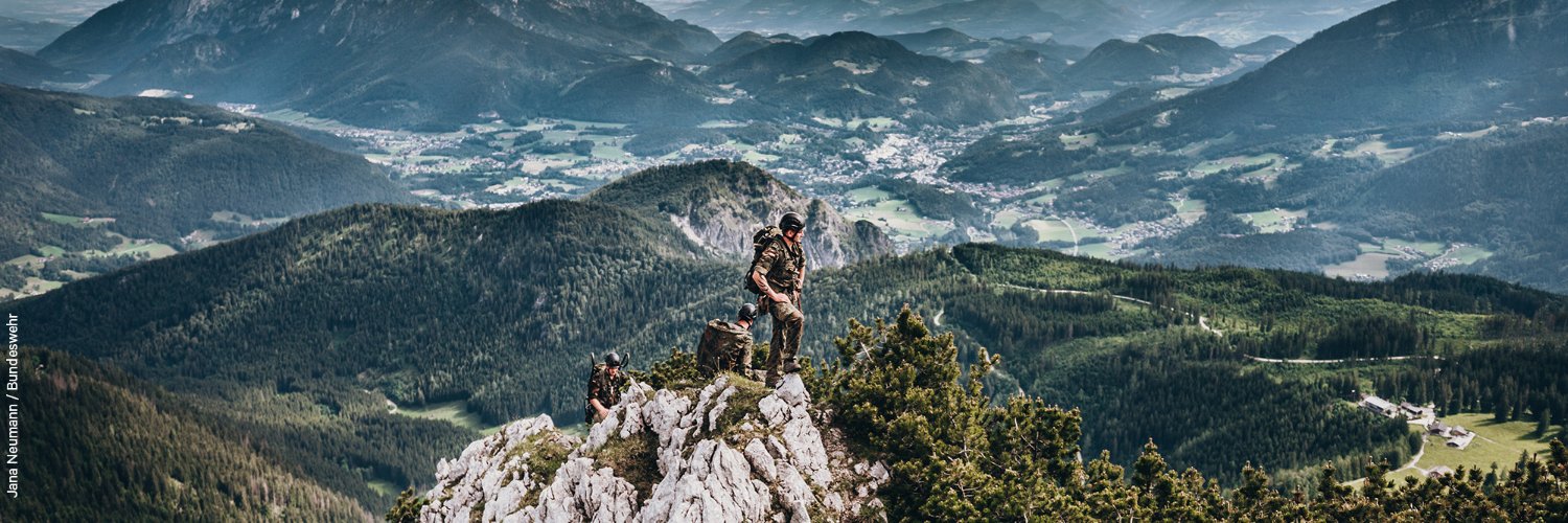 .loyal - Das Magazin für Sicherheitspolitik's banner