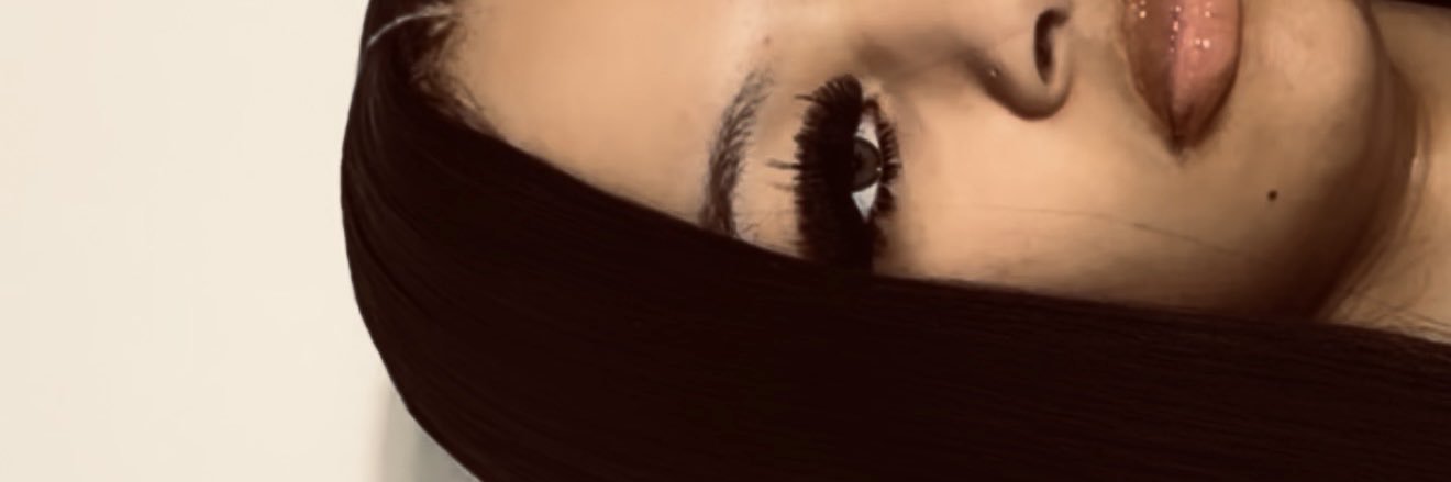T🤎's banner