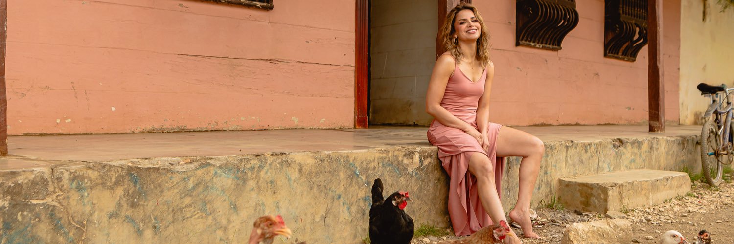 Adriana Lucía's banner