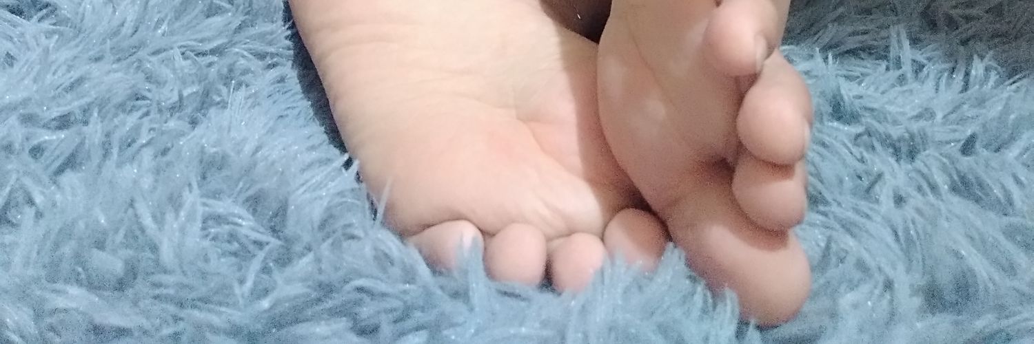 Chaarmfeet's banner