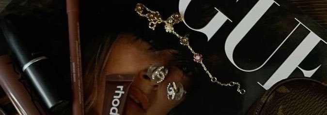 Lola nella sua biebers era's banner
