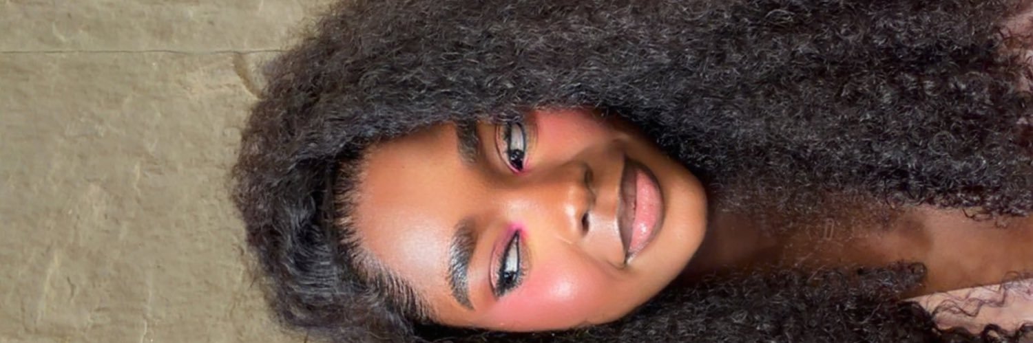 Naomi 🍭's banner