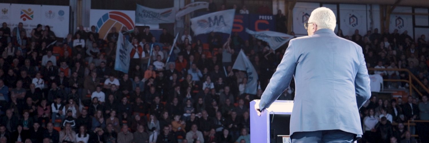 Андрија Мандић's banner