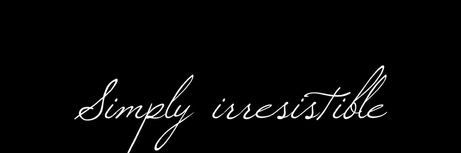 ♛ Q w e e n i e ♛'s banner