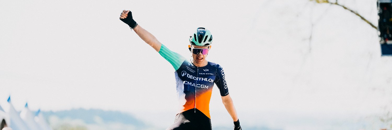 La Flèche Wallonne's banner