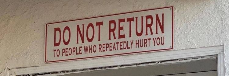 Txt dari hotel's banner