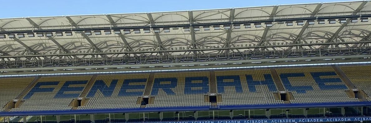 İ's banner