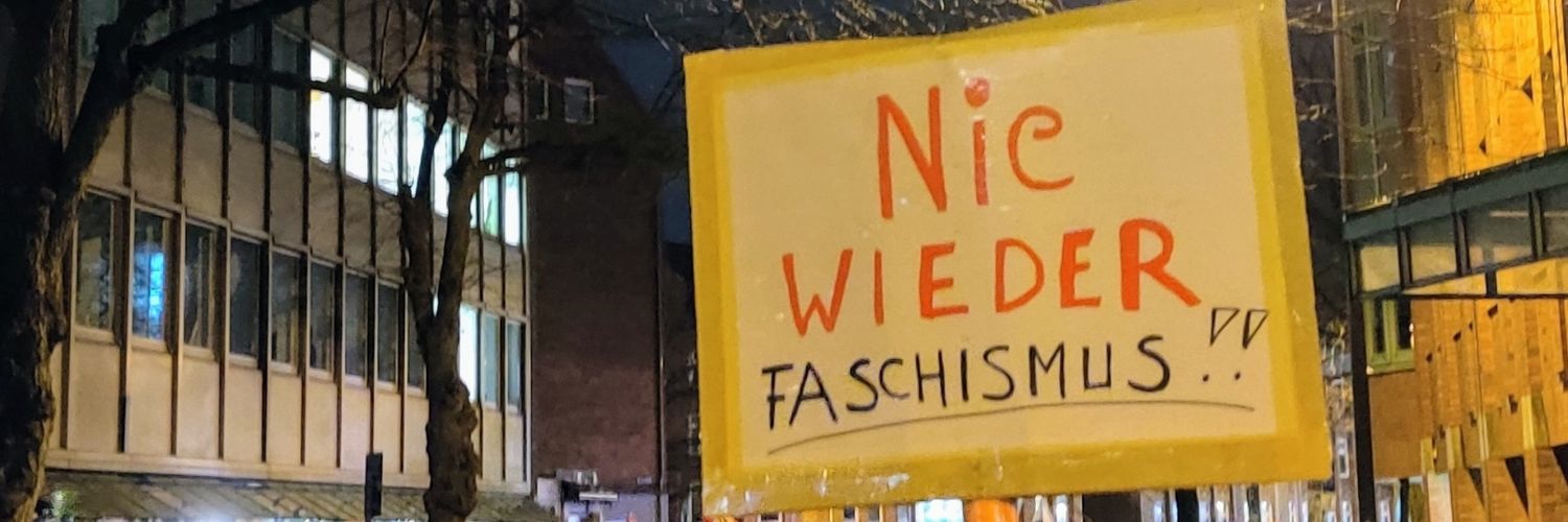 Lorenz Gösta Beutin ☮️ Нет войне!'s banner