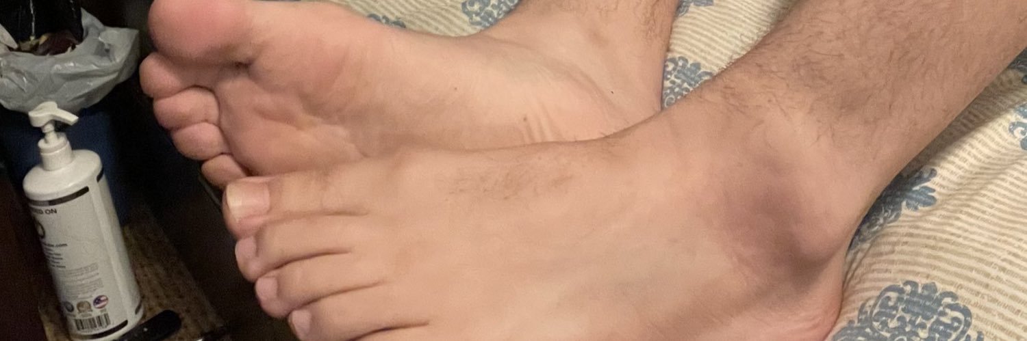 size 14 feet's banner