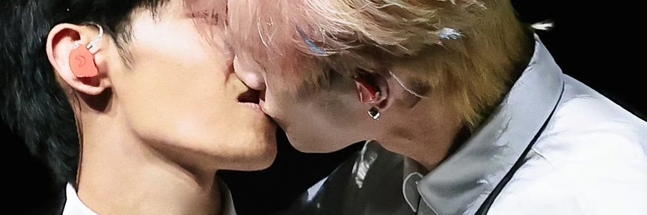 ⪩⪨'s banner