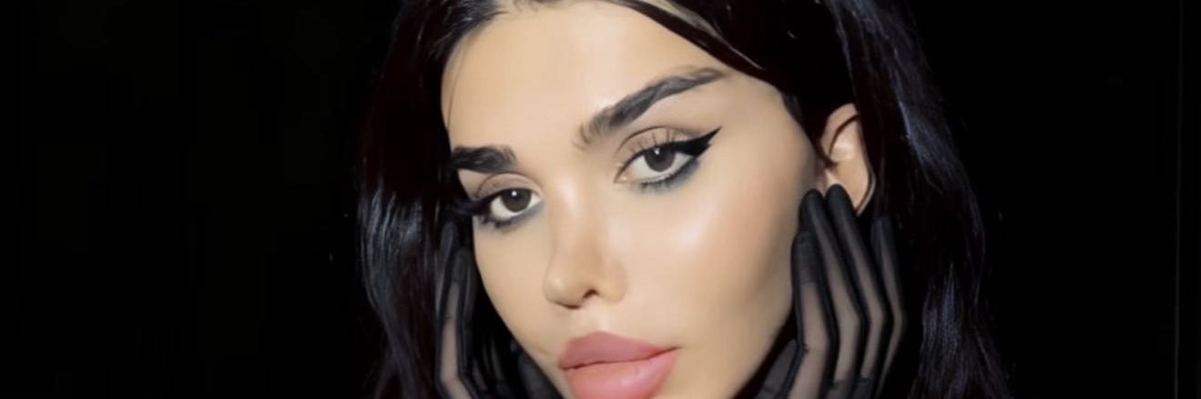 لارا شيميل عربيه في اسطنبول Lara-shemale's banner