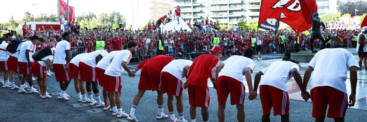Vai Benfica's banner