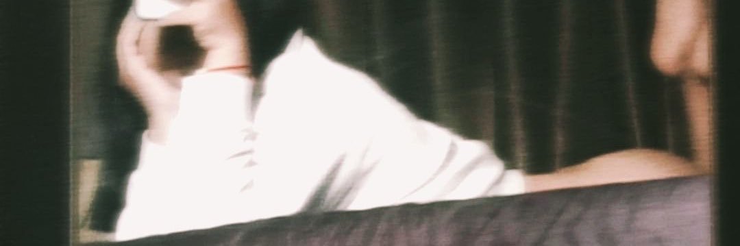 ꓨ's banner