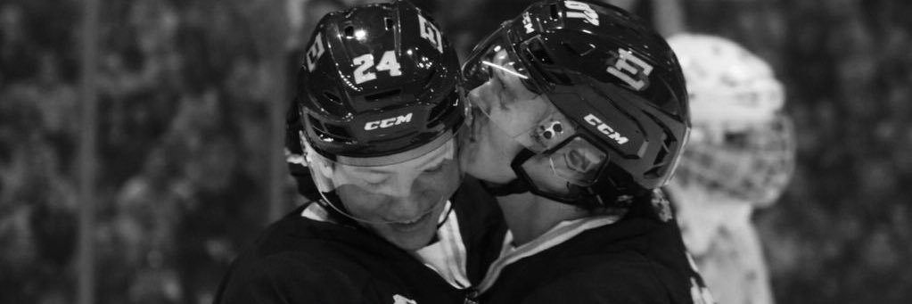 Ali²⁸⛸️⚯͛ 🏒's banner