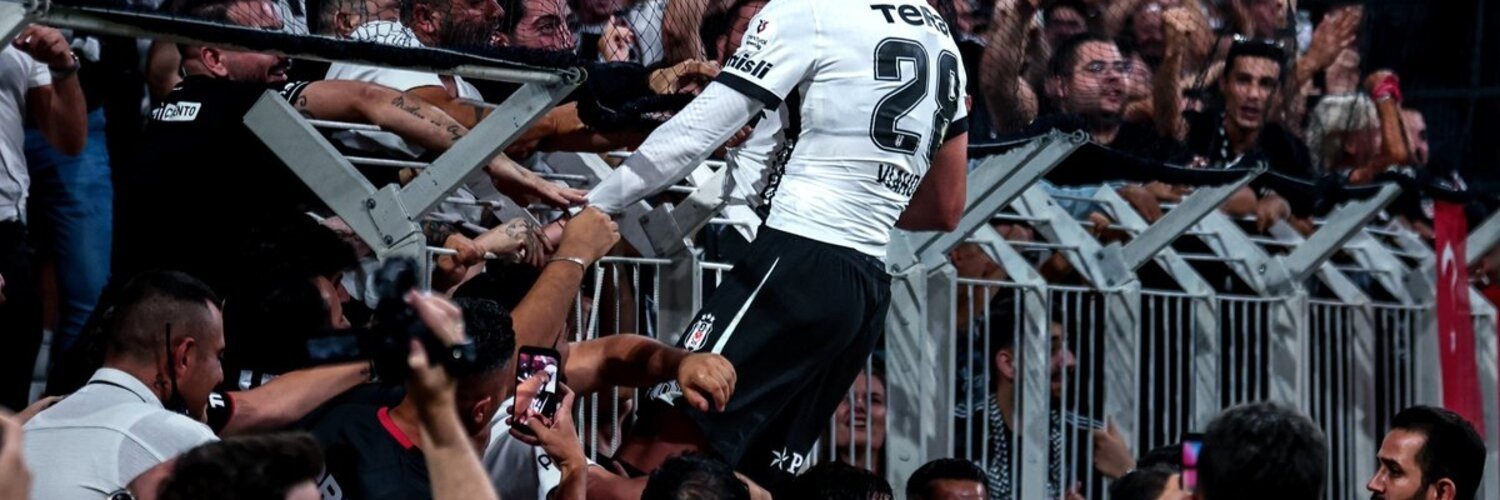 Dušan Vlahović's banner