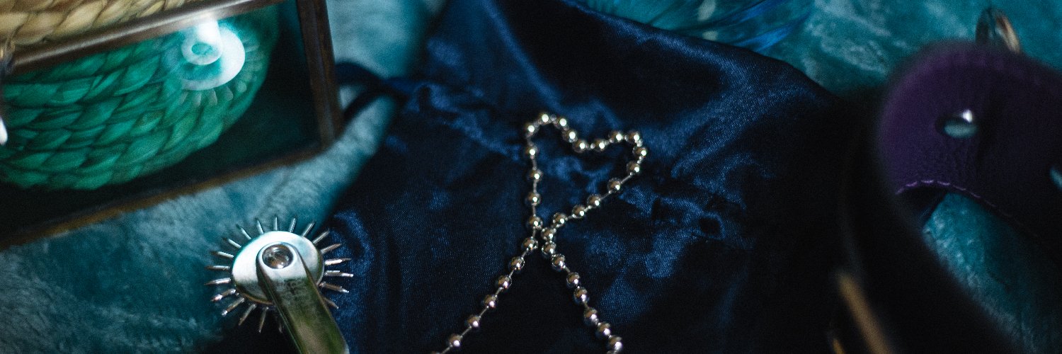 Déesse Slan 🦋 (La sainte noire)'s banner