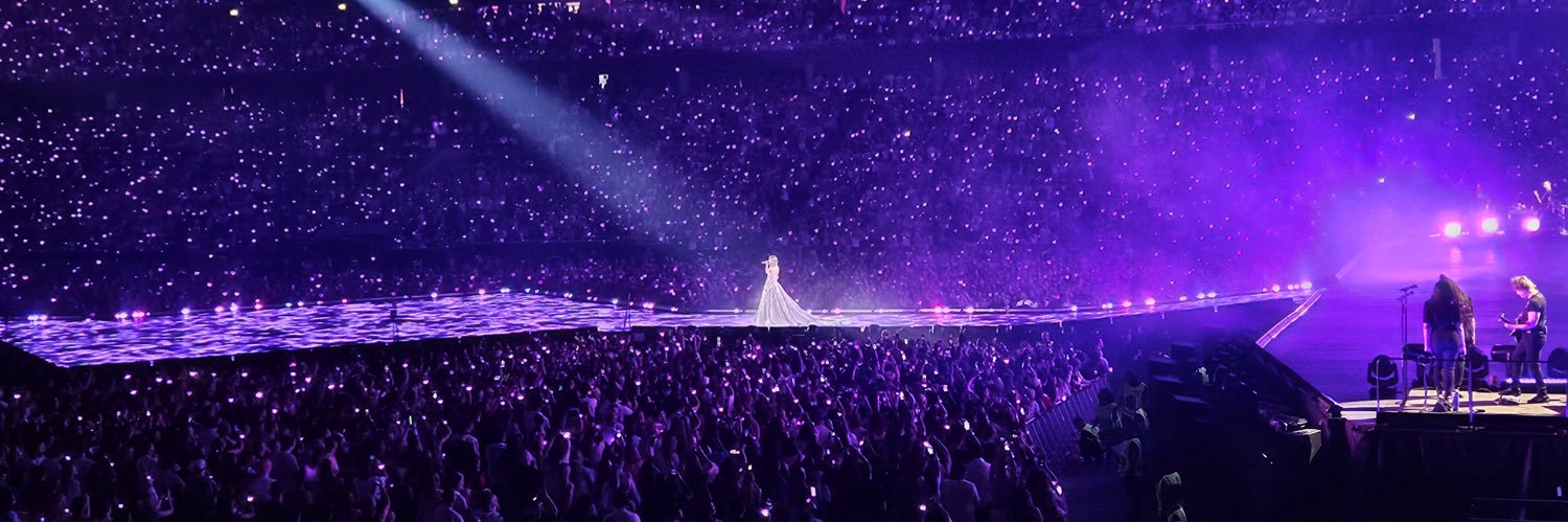 Liz 🍂's banner
