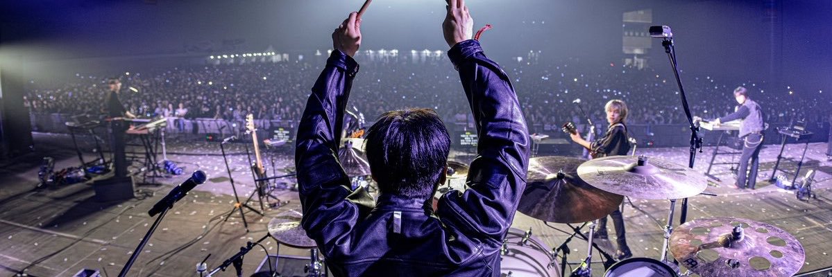 ten's banner