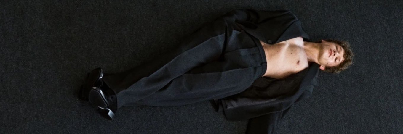 ari's banner