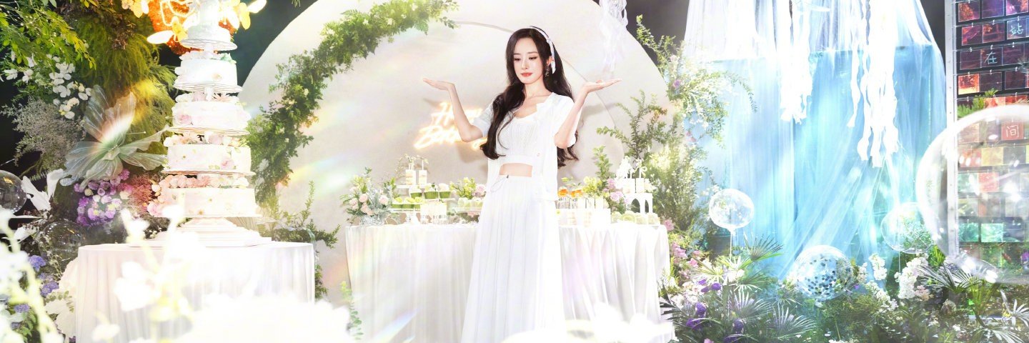 Yang Mi-Mi Feng Cambodia's banner