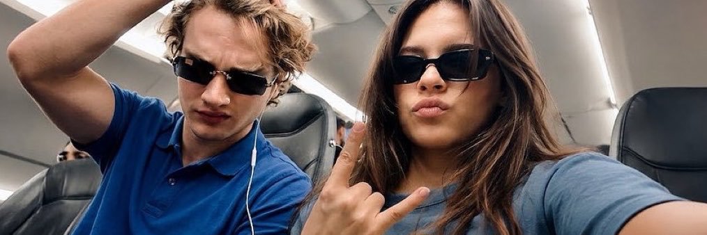 mi 🌙's banner