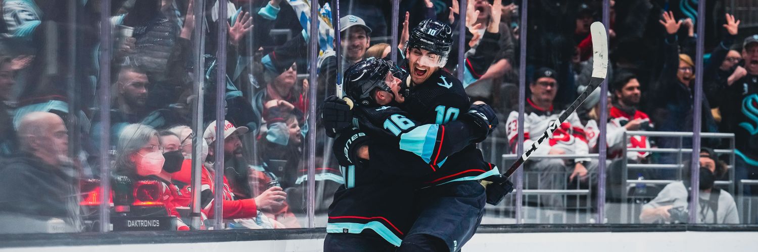 𝘿𝙖𝙫𝙮 𝙅𝙤𝙣𝙚𝙨' 𝙇𝙤𝙘𝙠𝙚𝙧 𝙍𝙤𝙤𝙢's banner