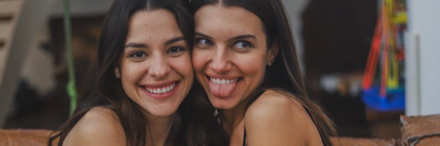priscila 🌻's banner