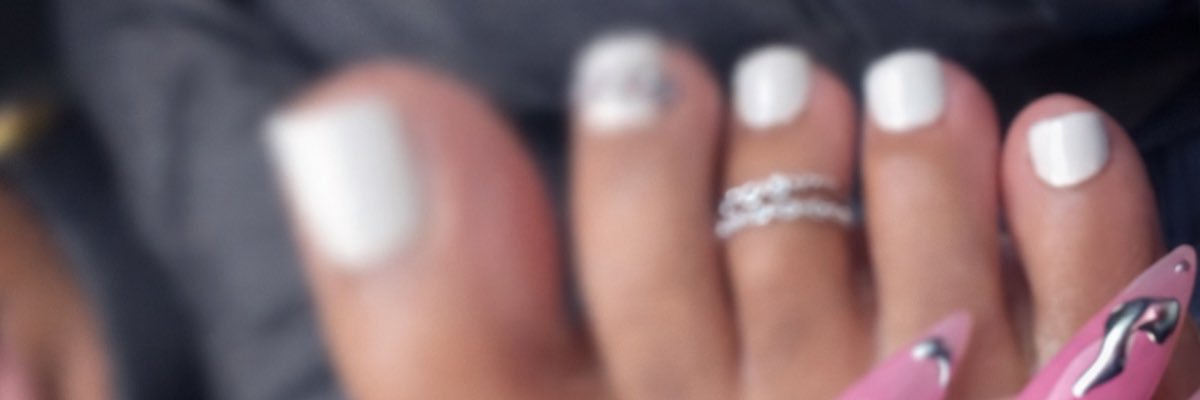 lee ♡ | custom creator 👣's banner