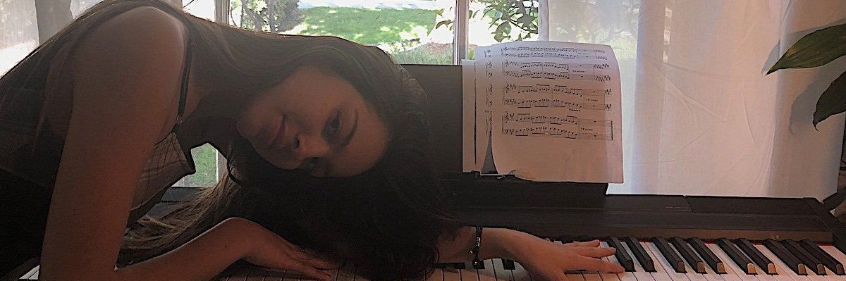 mili ROSALES 🌹's banner