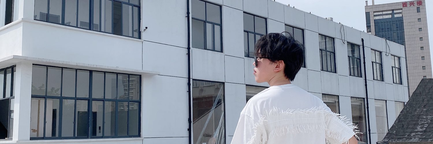 Dom洛冰in伦敦's banner