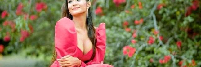 Outdoor flashing girl's banner