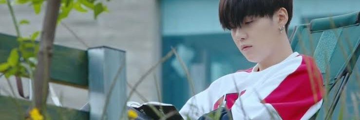 reading⁷'s banner