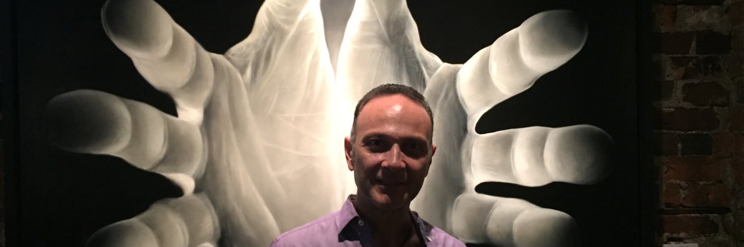 Mauricio Farah's banner