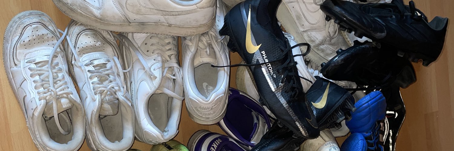 Into_sneaks's banner