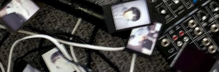 Dee ☽̶☾'s banner