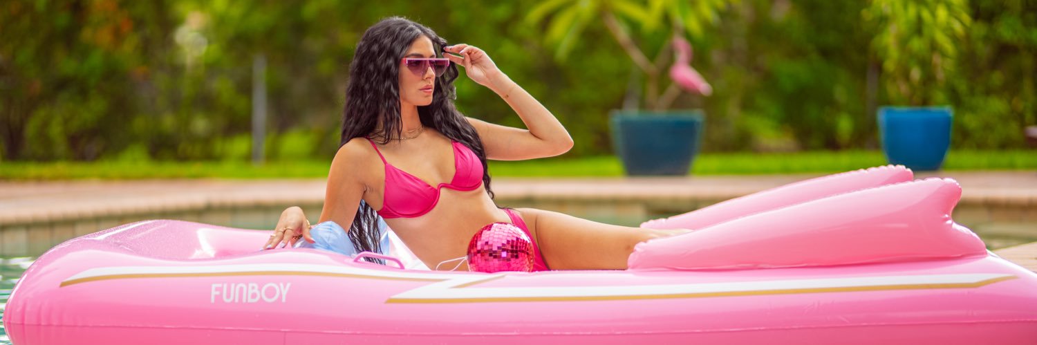 Camilla Araujo's banner
