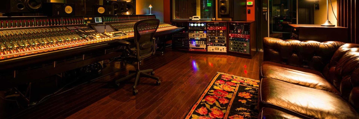 Suhr Majesty's banner
