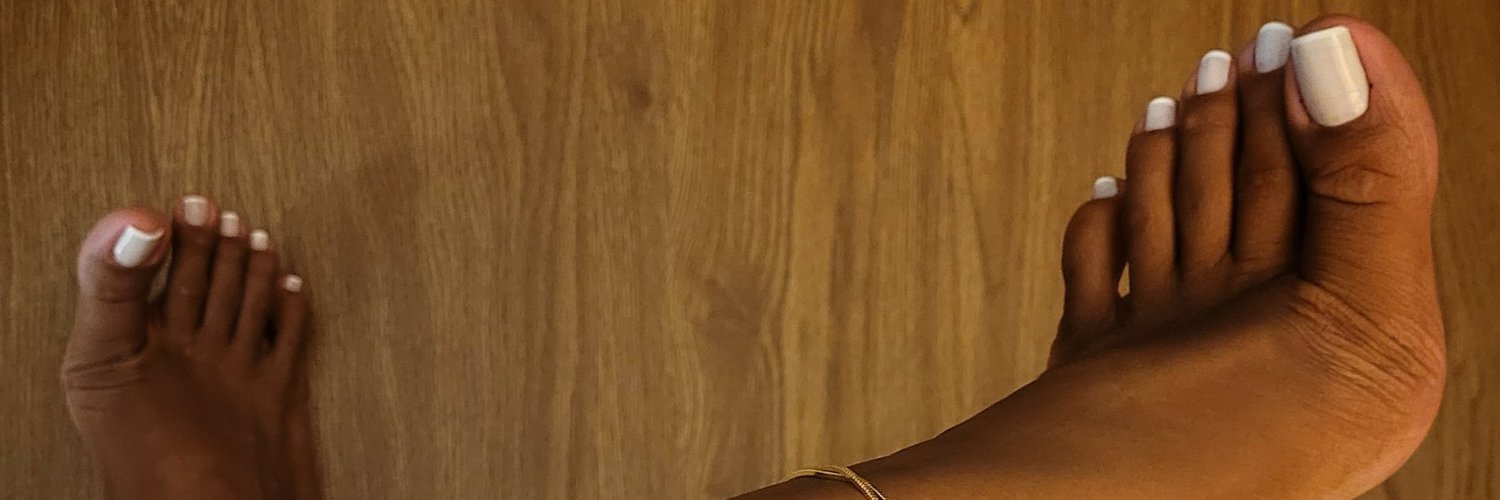 Laura Azevedo's banner