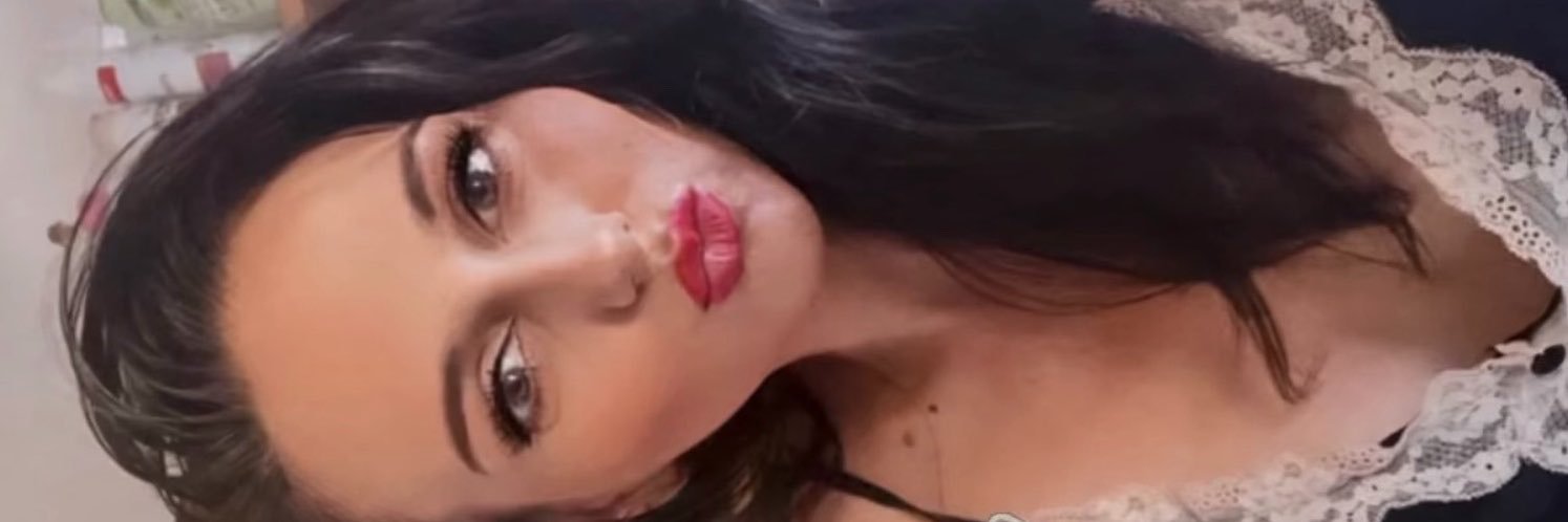Isabella🦂🍓's banner