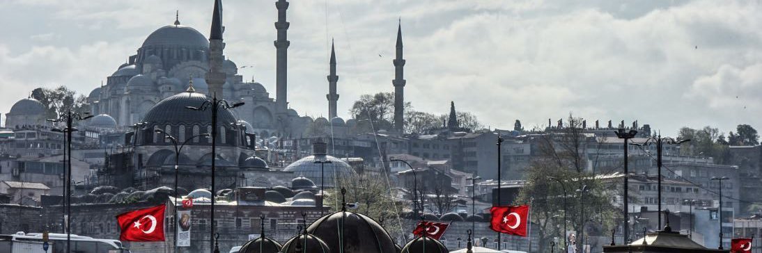 Peçeli Kız's banner