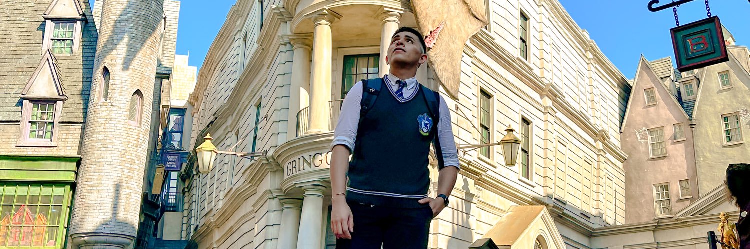 Alex Vela • 🦄's banner