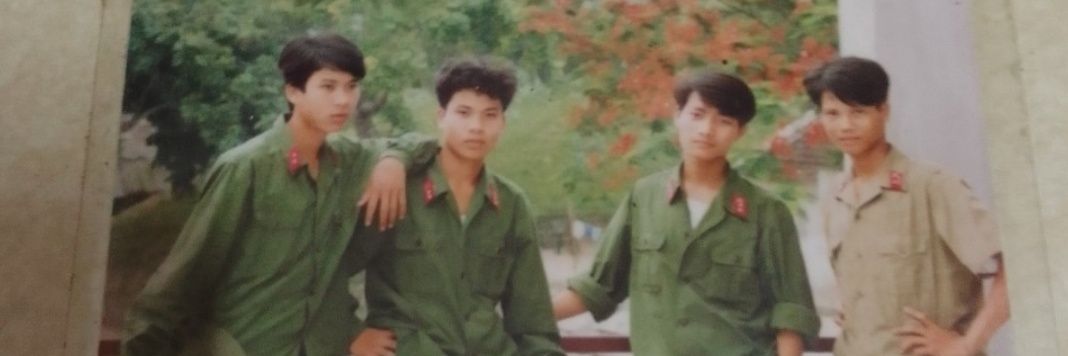 một thời khoác áo lính.'s banner