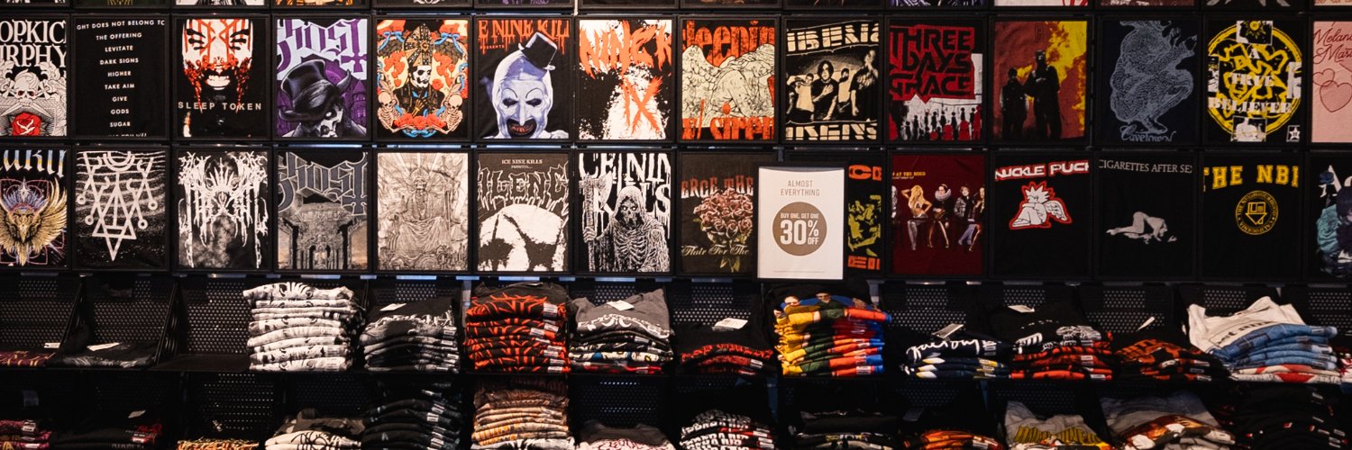 Hot Topic's banner