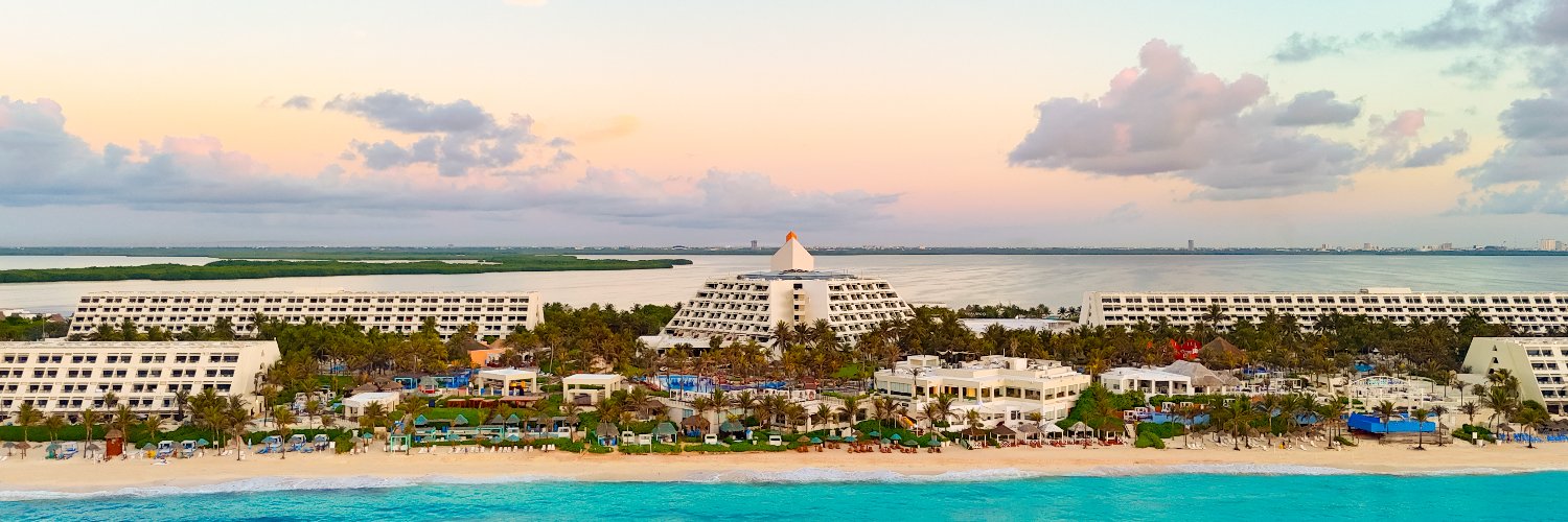 The Grand Oasis Cancun's banner